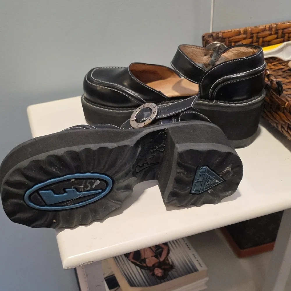 VINTAGE John Fluevog Black Leather Mary Jane Platform Heels with White Stitching - Picture 4 of 15